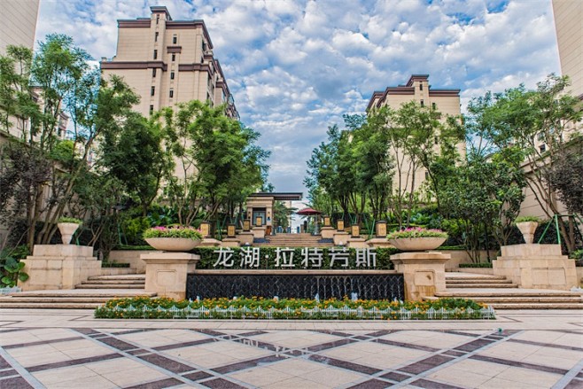 拉特芳斯作为重庆龙湖首推的高品质法式洋房...