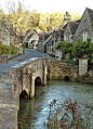 The beautiful streets of Castle Combe - Bath, England