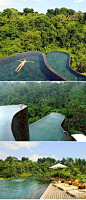 潮旅行：泳池无界——这是坐落在巴厘岛上的Ubud花园酒店，没有边界的游泳池是它最大的特点，给人悬空般的刺激感，泳池采用了梯田式布局，即使掉下去了，也只是掉入下一层泳池。酒店还含盖38幢精致的私家别墅，在群山遮掩之间。呆在这里，你还会想外面的世界么？