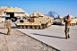 美军用C17运输机调遣大批装甲车赶赴叙利亚