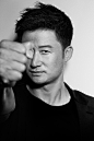 <a class="text-meta meta-mention" href="/szoskaa6gv/">@吴京</a> 拍摄Esquire时尚先生6月号，生活有以教我。编辑/暖小团 摄影/吕海强 采访/Mino