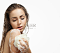 女孩在用沐浴露洗澡照片摄影图片_ID:129915262-Veer图库
