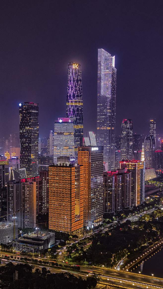 广州cbd花城广场航拍夜景高楼群 的图片 : 世界各地的航拍摄影师,拍手
