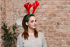 长着驯鹿角的女孩