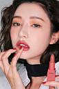 3CE MOOD RECIPE MATTE LIP COLOR #221 : 레드에서 핑크의 경계 속 마주한 #인생립   깊은 장밋빛 컬러로 화려하고 드레시한  페미닌함을 느끼실 수 있어요.