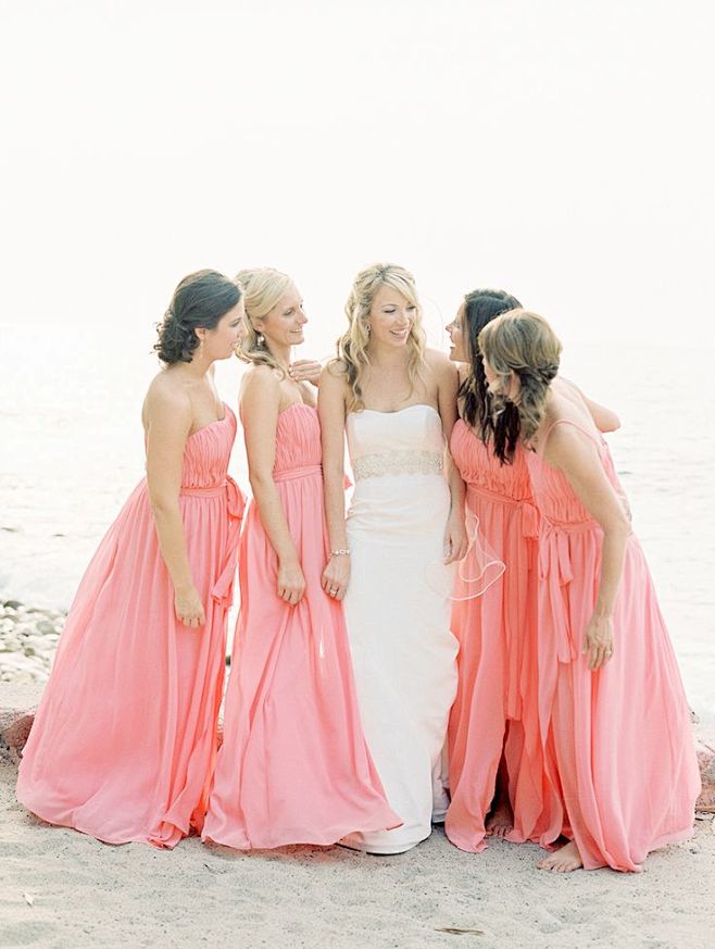 婚礼灵感：肉粉色伴娘服。#新娘婚纱# #...