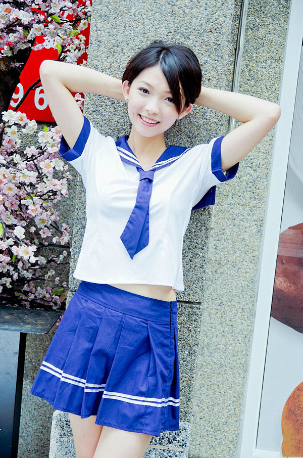 台湾可爱阳光美女校园水手服性感诱惑写真_...