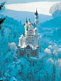 德國新天鵝堡Neuschwanstein Castle，這座城堡是巴伐利亞國王路德維希二世建造，位在德國巴伐利亞省福森市，在德國東南與奧地利的邊界上，城堡就蓋在隸屬阿爾卑斯山山脈一個近一千公尺高的山頂上新天鵝堡的外型也激發了許多現代童話城堡的靈感，包括美國加州迪士尼樂園和香港迪士尼樂園的睡美人城堡。