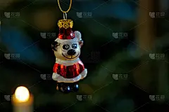 玻璃熊猫熊圣诞装饰挂在圣诞树上