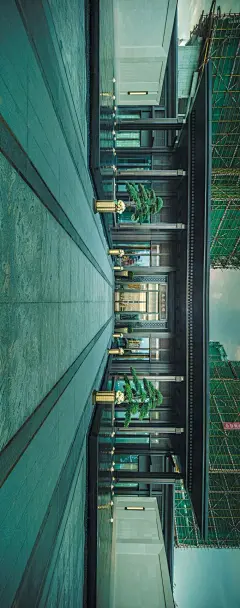 古戏今唱 | 穿越于光影间的粤韵芬芳 : 建筑留存着岁月的旧痕，带着美学和历史之码，留在了南岭以南，你要读懂岭南，必须先爱上这些华屋美园，听一段屋里人传唱绝世的牡丹亭。