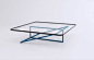 Luis Arrivillaga钢与玻璃构成的极简几何桌