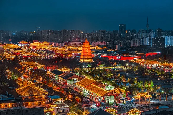 中国陕西省西安大唐不夜城 大雁塔 夜景图片下载