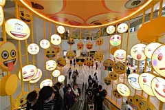 商场焕新启幕：「emoji park」IP主题展- 南京金茂览秀城 - 商业地产-快闪美陈-图集-益闻网