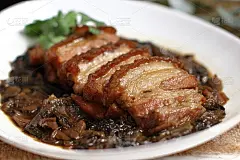 传统的甜汁五花肉