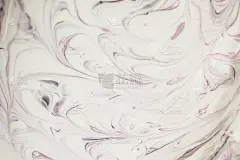 粉白色的颜色涂成波浪状的大理石纹理
