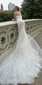 最受国外新娘最爱的十个婚纱品牌。来自：婚礼时光——关注婚礼的一切，分享最美好的时光。#婚纱礼服#