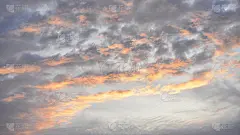 惊人的多云和日落。全景天空。