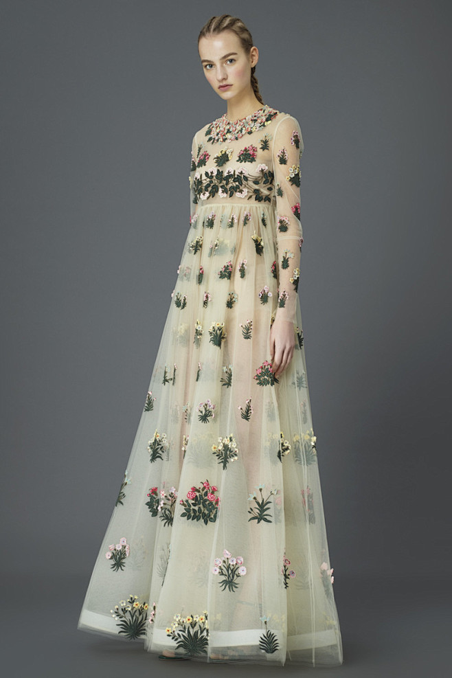 Valentino Pre Fall 2...