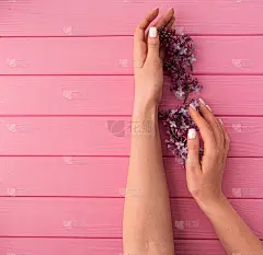 夏天抽象的背景模型模板女人手指甲握花丁香