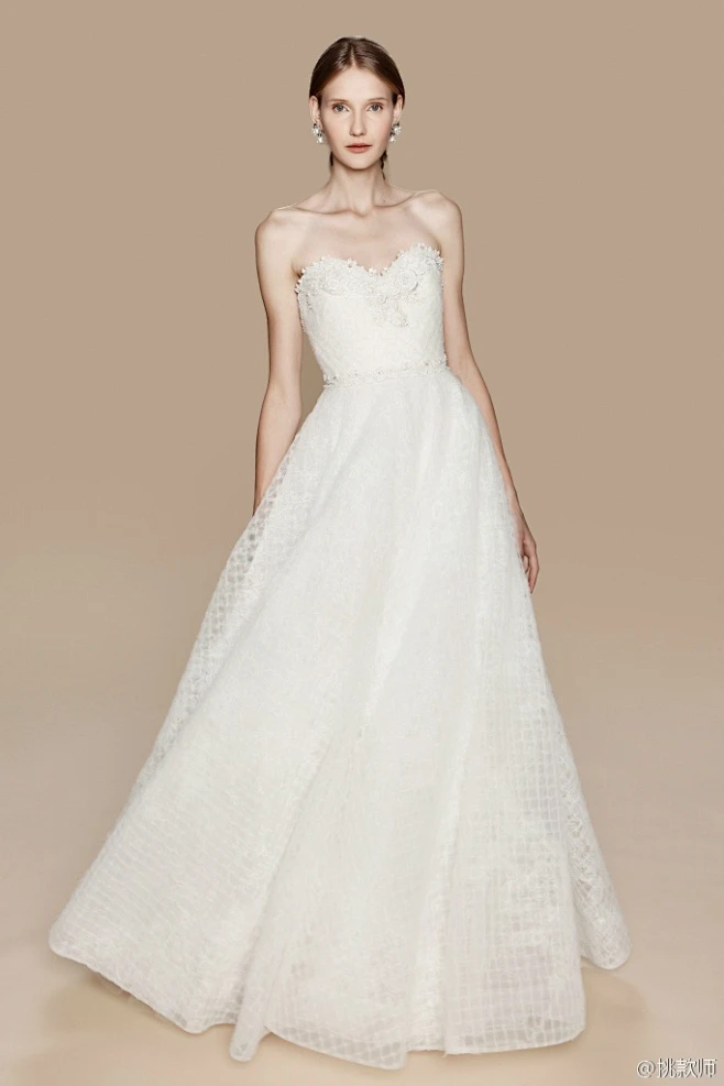Marchesa Notte Bridal Fall 2017｜Marchesa的副线Marchesa Notte的首个婚纱系列~ 柔美、浪漫又带有些许华丽，美极了