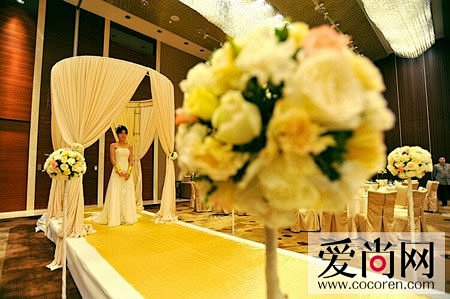 秋季婚礼颜色也要缤纷多彩 盘点不同色系的...