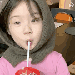 金雪表情包 开心 喝饮料