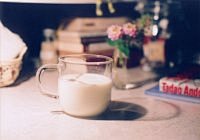 【牛奶的功效】1、牛奶+面粉=优质面膜。...