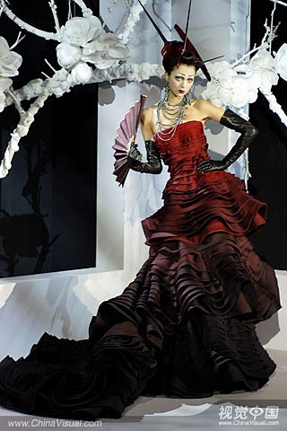 加利亚诺十年 守护Dior传奇（三）_视...