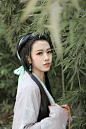 野有蔓草，零露漙兮。有美一人，清扬婉兮。