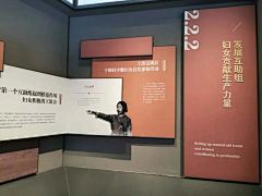 笑笑大官人采集到红色平面版式