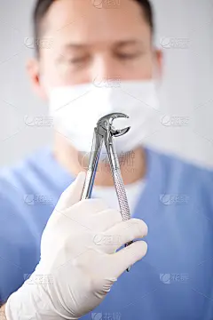 牙医的提取钳
