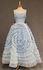 蓝色和白色的礼服1960s