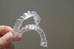 摄图网_329516259_采用透明牙科牙牙牙调整法 以纠正牙齿对口情况医疗药品矫正外科固定器塑料手术化妆品支撑保留者（企业商用）