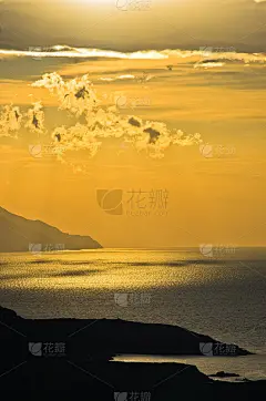 阿陀斯山附近的希腊爱琴海海岸