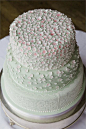 裱花婚礼蛋糕。来自：婚礼时光——关注婚礼的一切，分享最美好的时光。#蛋糕#