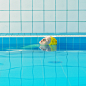 #古田路9号# =========An Aesthetic Bathing with Maria Svarbova ：Maria Svarbova dévoile sa nouvelle série intitulée «Horizon» qui a lieu, une fois encore, au sein de son terrain de jeu favori: une piscine. En effet, la photographe slovaque crée de nombreuses oe