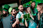 “绿帽子节”就在明天，和全世界的酒鬼们一起不醉不欢 : 圣帕特里克节（St. Patrick's Day）是每年的3月17日，是为了纪念爱尔兰守护神圣帕特里克。这一节日5世纪末期起源于爱尔兰，如今已成为爱尔兰的国庆节。 圣帕特里克节的传统颜色为绿色。有几种常见的说法是，圣帕特里