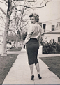 来自投稿50年代，回眸一笑的玛丽莲·梦... 来自老照片bot - 微博