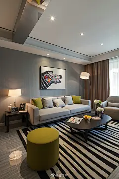 【炫酷现代风格】很炫酷，很个性，不过，可以重点看一下电视背景墙的壁纸，尽管有立体感，但质感和文化砖还是差别很大的。#装修点评# ​​​​