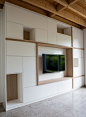 Kastenwand met open vakken en tv ruimte | HvS-Design | Maatwerk meubelen speciaal voor u!