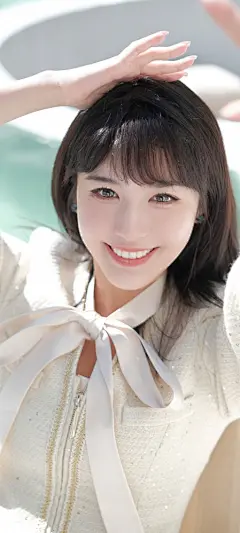阳光微笑美女王乔熙手机壁纸