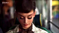 【奥黛丽·赫本“复出”拍摄巧克力广告！】奥黛丽·赫本Audrey Hepburn在这支以1950年代意大利为背景的广告里搭公交车，路上一名开敞篷车的帅哥邀她同行，背景音乐是赫本在《蒂凡尼的早餐》中坐在窗台自弹自唱的《Moon River》。电脑特效的女神还是美的让人震撼！