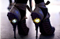 [独特创意高跟鞋] 这里为您介绍的是一款来自设计师Nicholas Kirkwood与Rodarte的独特创意高跟鞋。它出众而独特的美感让人眼前一亮，酷似冰激凌的鞋根在夜晚还能发光，更加引人注目。