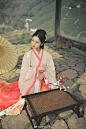 花开花落花无悔，缘来缘去缘如水。<br/>花谢为花开，花飞为花悲。<br/>花悲为花泪，花泪为花碎。<br/>花舞花落泪，花哭花瓣飞。<br/>花开为谁谢，花谢为谁悲。<br/>