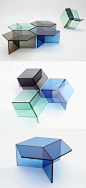 产品设计】Isom Tables，来自德国设计师Sebastian Scherer，使用10毫米厚的4块玻璃制作而成，从某些角度看像是一个立方体，同色系玻璃的重复叠加构成色彩层次的变化，结构简单而巧妙，共有4种色彩：绿、蓝、灰及褐色，官方网站：http://t.cn/zWc9PV9。