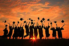 庆祝学生大学毕业图片摄影图