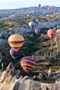 热气球飞越卡帕多西亚（Cappadocia），土耳其