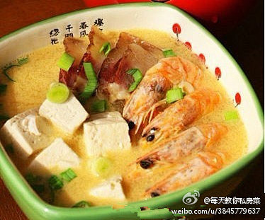 【浓汤老豆腐】1、虾挑去虾线、豆腐切小块...