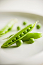 室内,食品,材料,蔬菜,谷物_gic5370329_Green peas and pod on plate_创意图片_Getty Images China