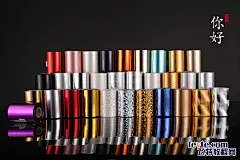烫印其实是一个统称，可以是烫金、烫银、烫红、烫蓝，烫透明膜，烫镭射等等。
该工艺的原理是借助一定的压力和温度，运用装在烫印机上的烫印板，使名片和烫印版在短时间内合压，将金属铂按烫印模板的图文要求转印到名片表面的后道加工工艺。
烫印是中、高档名片重要的表现手段。也广泛运用于画册中。

烫印样式分很多种，烫金、烫银，烫流沙、烫万花筒、烫纹光炬、烫松针、烫小亮点等等。烫金中又分亮金、古铜金、哑金、彩色金珠光金等，烫银也分亮银、哑银等等等等。
烫金纸全家福：